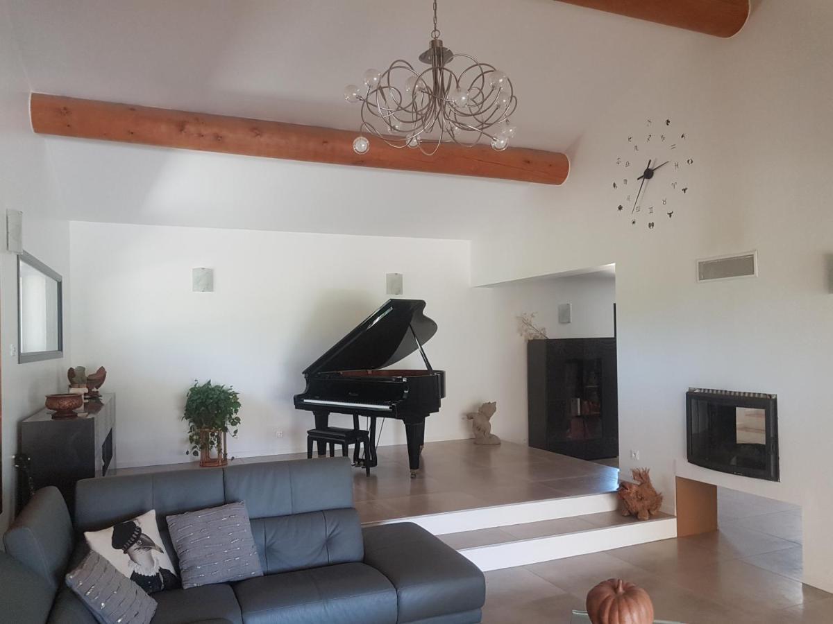 Mas Des Fugueyrolles Bed & Breakfast 2*